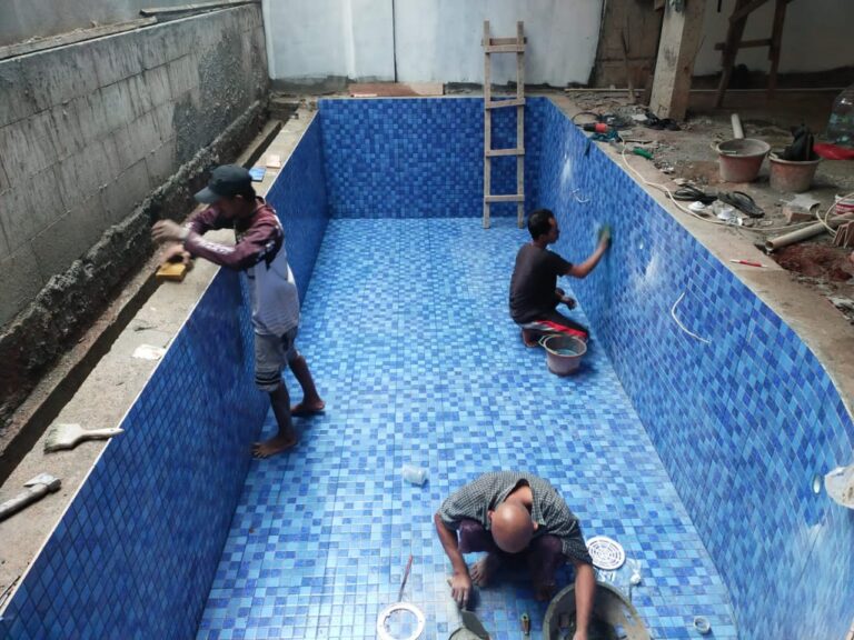 Pemasangan Kramik Kolam Renang