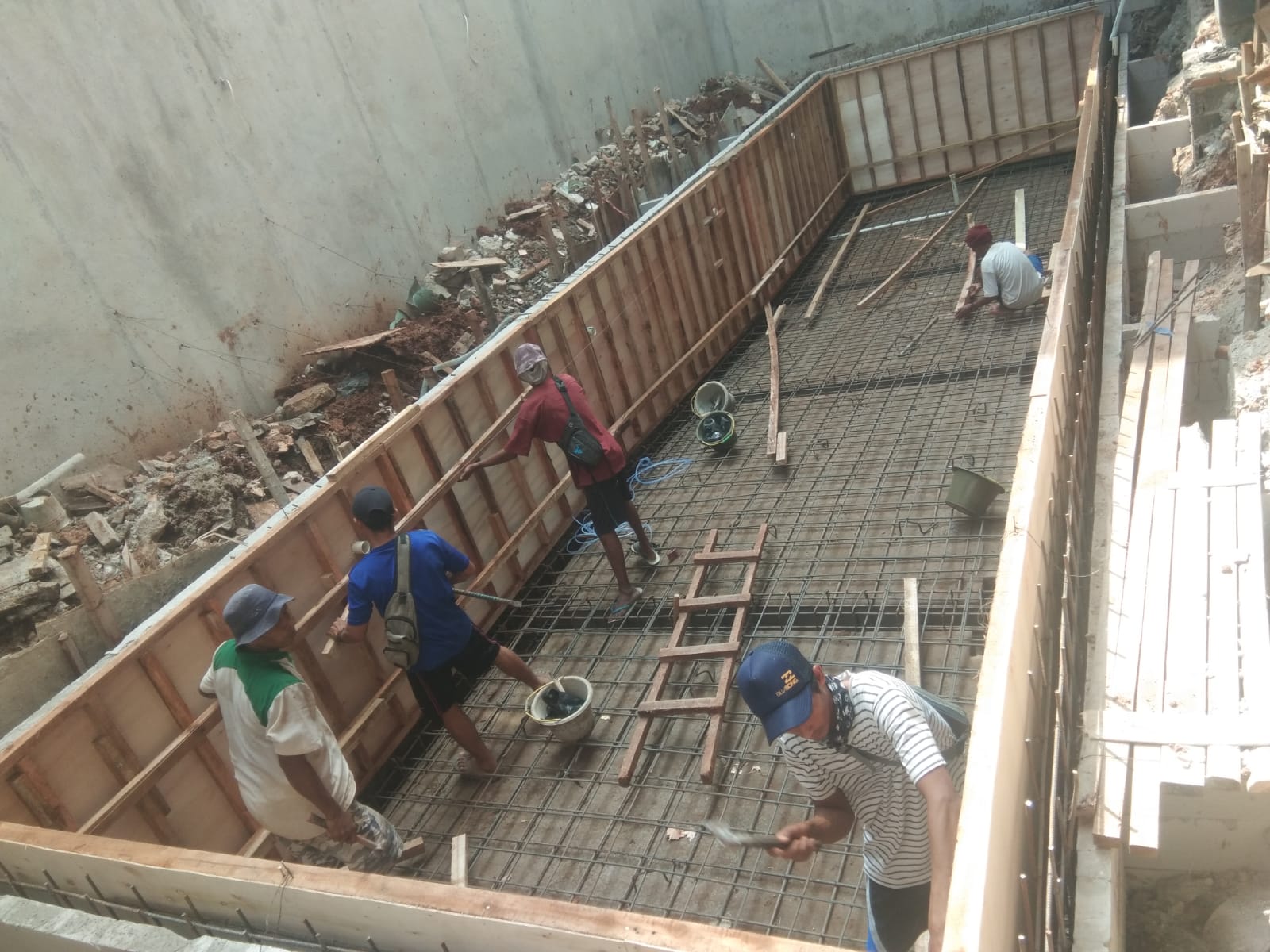 Proses Pembangunan Kolam Renang 2