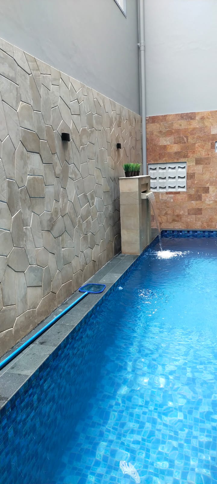 pembuatan kolam renang bapak frans cluster livingstone cibubur
