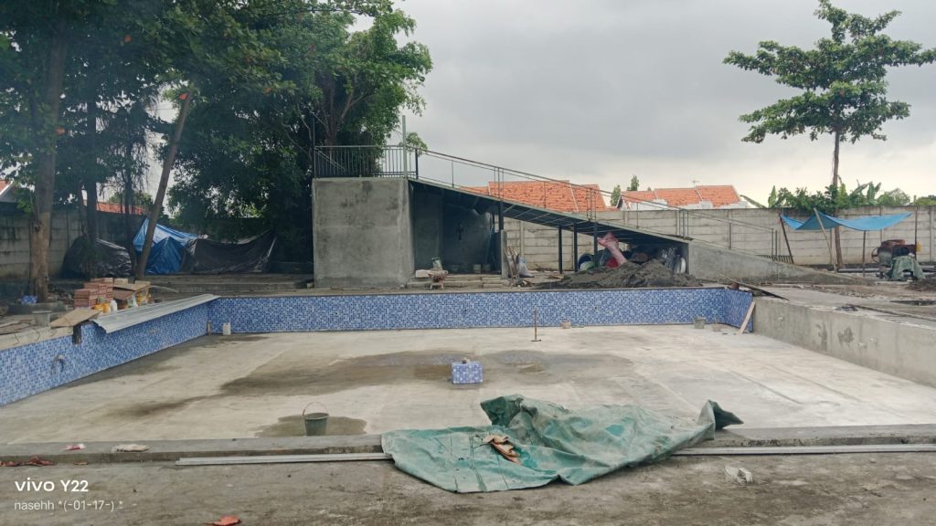 Tahap pemasangan keramik kolam renang