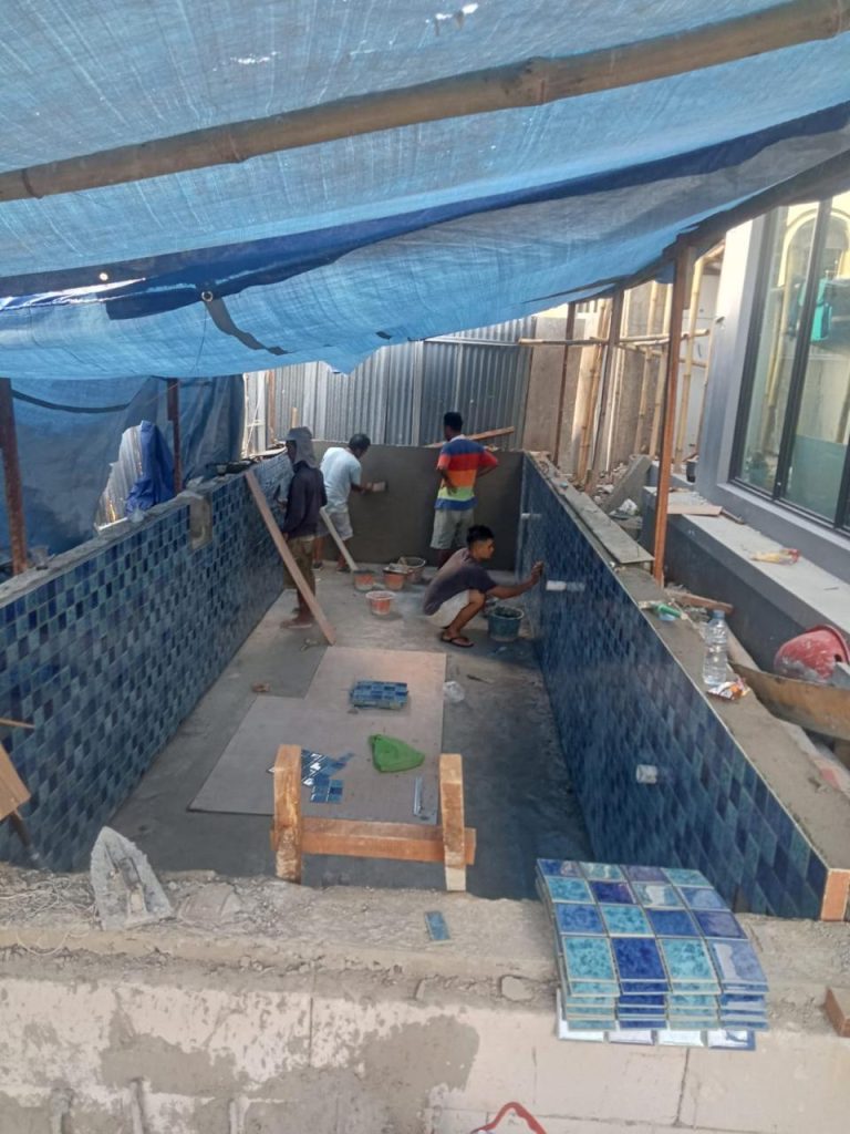 Proses Pemasangan Keramik Kolam Renang Bapak Basri di BSD 1