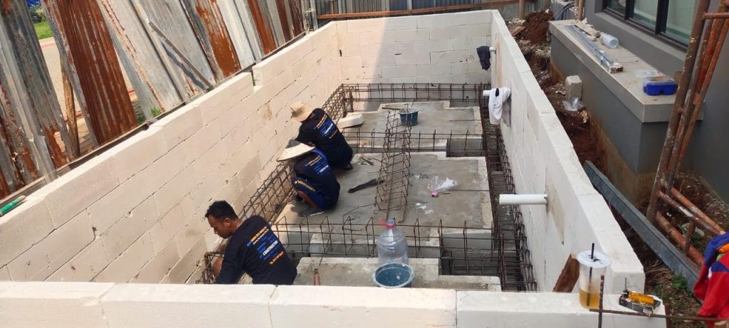 Proses Pemasangan Tulangan Kolam Renang Bapak Basri di BSD